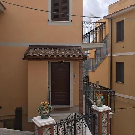 Casa Vacanza Cundari Кастелмола Екстериор снимка
