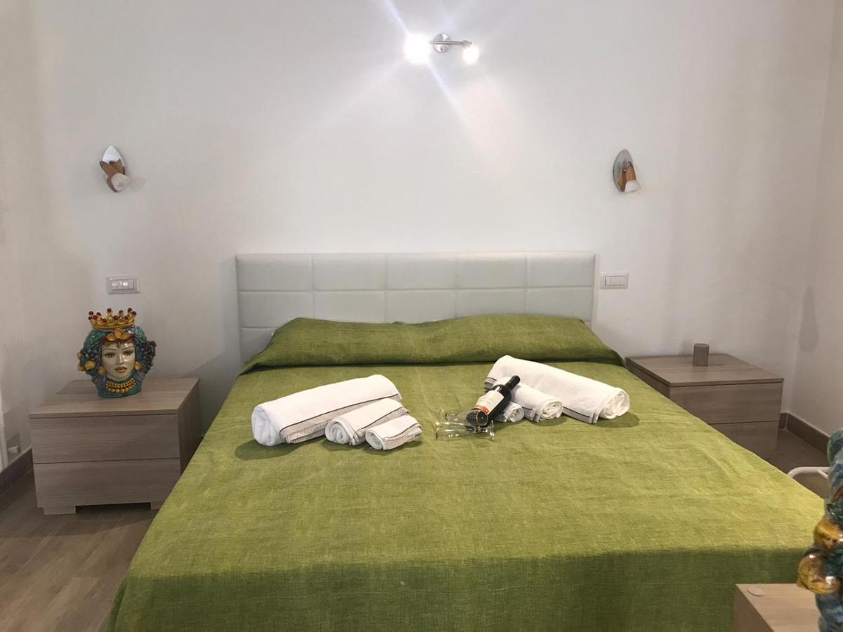Casa Vacanza Cundari Кастелмола Екстериор снимка