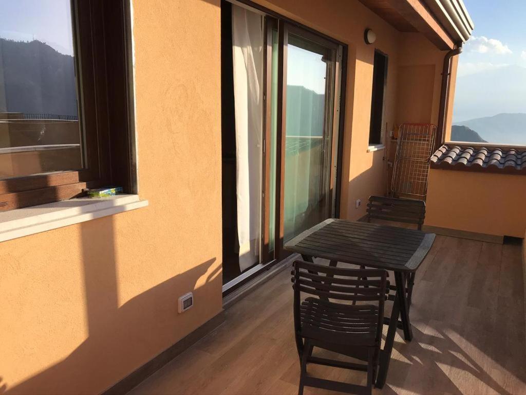 Casa Vacanza Cundari Кастелмола Екстериор снимка